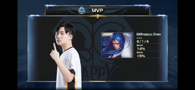 笑着拍拍他 笑着拍拍他